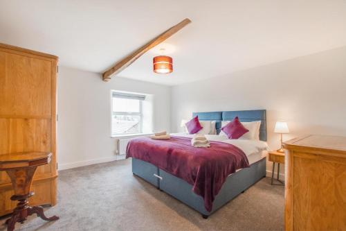 a bedroom with a bed and a desk in it at 3 Bed in Askrigg oc-ds1049 in Askrigg