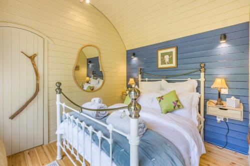 a bedroom with a bed with blue walls at 1 Bed in Upton-upon-Severn oc-t30854 in Upton upon Severn