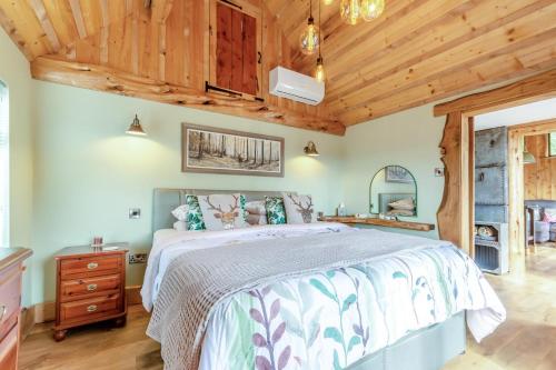 a bedroom with a bed and a wooden ceiling at 1 Bed in Whitbourne oc-s32935 in Whitbourne