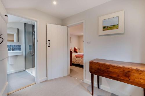 a bedroom with a bed and a desk in a room at 1 Bed in Syderstone oc-c29233 in Syderstone