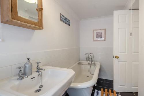 a bathroom with a sink and a tub and a toilet at 3 Bed in Southwold oc-rvil in Southwold