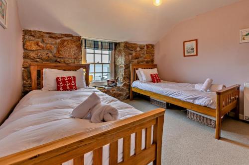 a bedroom with two beds in a room at 3 Bed in Sennen Cove oc-c29670 in Sennen