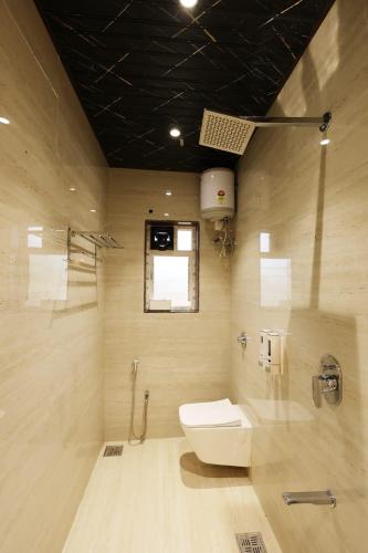 a bathroom with a toilet and a shower in it at Navishka'S Villa in Panchgani