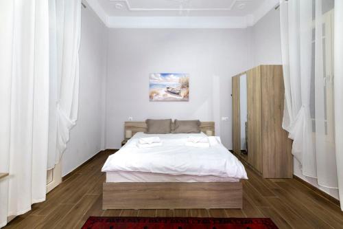 Кровать или кровати в номере AD Neoclassical Boutique 2BR Apartment