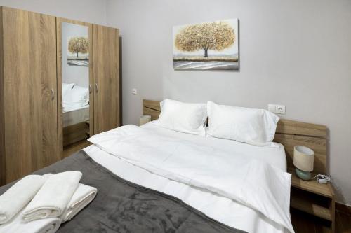 AD Neoclassical Boutique 2BR Apartment