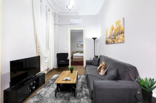 AD Neoclassical Boutique 2BR Apartment