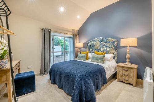 a bedroom with a bed with a blue blanket at 2 Bed in Wycliffe oc-r29947 in Wycliffe