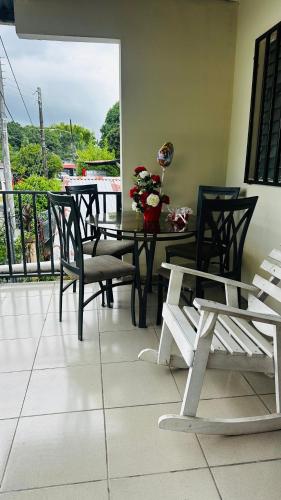 Balcó o terrassa a Hostal Flores