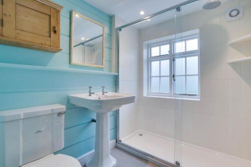 a bathroom with a sink and a shower at 2 Bed in Walberswick oc-hhock in Walberswick