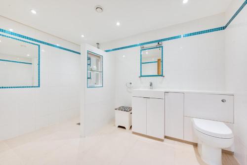a white bathroom with a toilet and a shower at 2 Bed in Stelling Minnis oc-ek715 in Lyminge