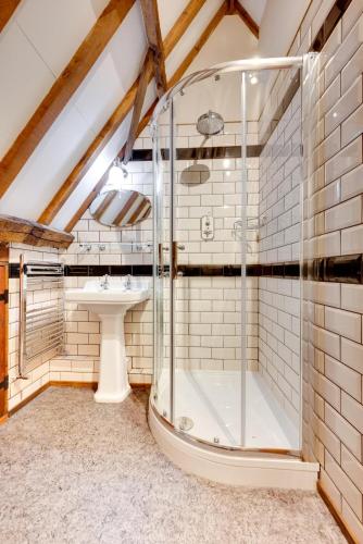 a bathroom with a shower and a sink at 2 Bed in Colkirk oc-1397 in Colkirk