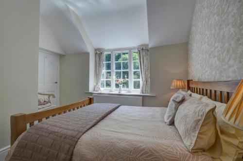 a bedroom with a large bed and a window at 4 Bed in Lynmouth oc-marins in Barbrook