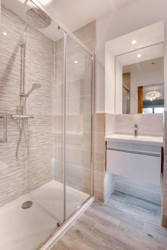 a bathroom with a shower and a sink at 2 Bed in Westward Ho oc-idleho in Northam