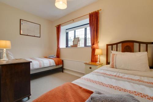 a bedroom with two beds and a window at 4 Bed in Buxton oc-dcjar in Tideswell
