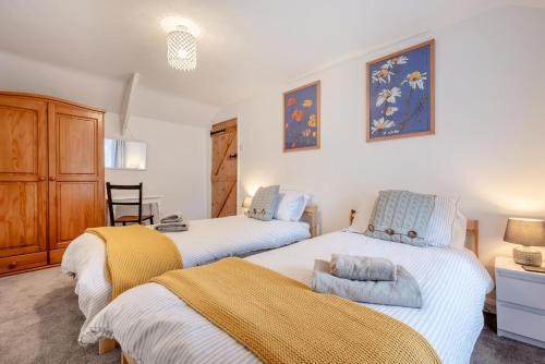 a bedroom with two beds and a chair in it at 2 Bed in St. Teath oc-shilli in Saint Teath
