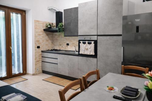 Golden Stay Rome - Golden Room with Private Kitchen and Garden - Close to Metro C