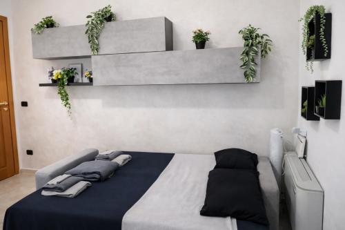 Golden Stay Rome - Golden Room with Private Kitchen and Garden - Close to Metro C