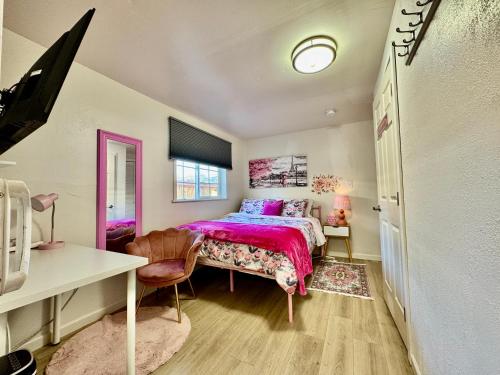 a bedroom with a bed with a pink bedspread at Cozy 1 Bedroom Apartment 10 minutes to SeaTac Airport in Seattle