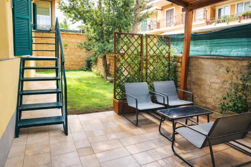 Golden Stay Rome - Golden Room with Private Kitchen and Garden - Close to Metro C