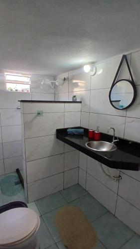 a bathroom with a sink and a toilet at Casa Rústica no centro de Araruama in Araruama