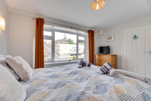 a bedroom with a large bed with a window at 2 Bed in Marazion oc-p00598 in Marazion