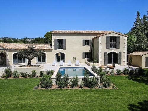 Maison Contemporaine avec Piscine à Maussane - FR-1-599-125
