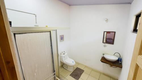 a bathroom with a toilet and a sink at La Jungla in Talamanca