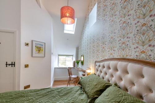 a bedroom with a bed with a green bedspread at 1 Bed in Sarn oc-y29230 in Bottwnog