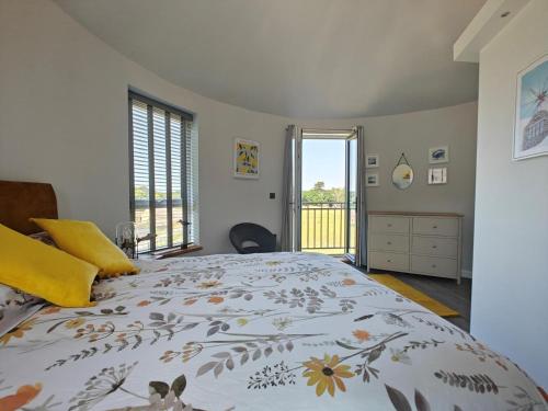 a bedroom with a bed with a floral bedspread at 1 Bed in Creech oc-g29728 in Kimmeridge