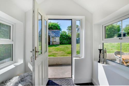 a white door with a view of a yard at 2 Bed in Breage oc-jobcot in Breage