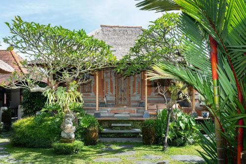 Puri Andong Villa — Property building