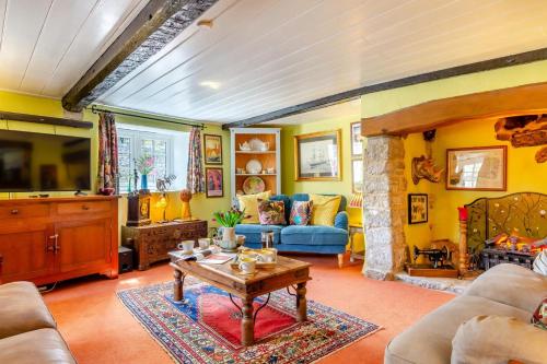 a living room with a blue couch and a table at 3 Bed in Portesham oc-wy550 in Portesham