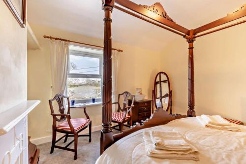 a bedroom with a four poster bed and a desk at 2 Bed in Burtersett oc-g28336 in Hawes