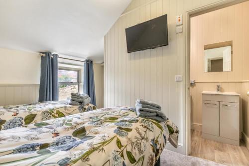 a bedroom with two beds and a flat screen tv at 2 Bed in Snettisham oc-t29559 in Snettisham