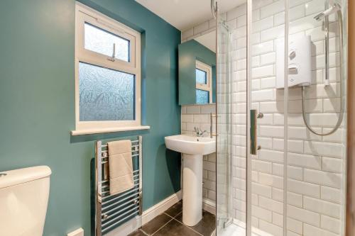 a bathroom with a toilet sink and a shower at 1 Bed in Flimwell oc-s30131 in Ticehurst