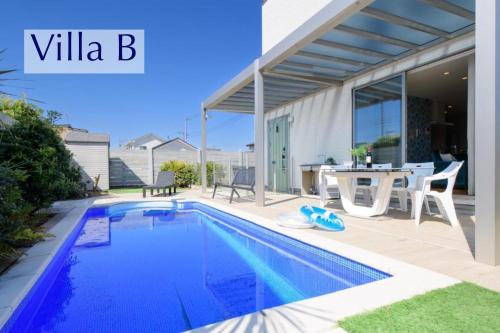 a swimming pool in front of a house at Pool Villa Mito - Pool Villa 水戸 in Mito