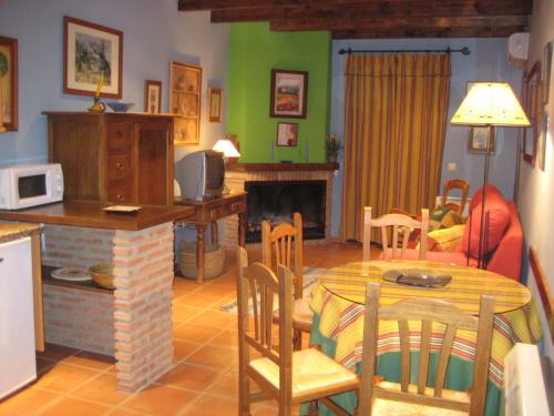 Η κουζίνα ή μικρή κουζίνα στο Apartamentos Saqura