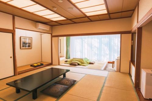 a living room with a black table and a couch at Blancvert Nasu Onsen Hotel in Nasu