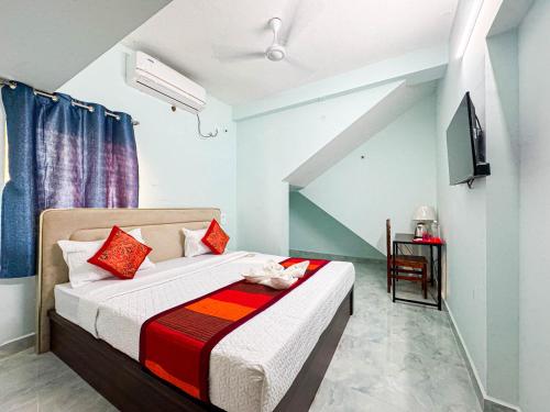 a bedroom with a bed and a television in it at Redfox Service Apartment - Ambattur in Jāmb