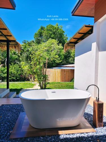 a white bath tub sitting on top of a table at Ingtara at Lanta in Ko Lanta