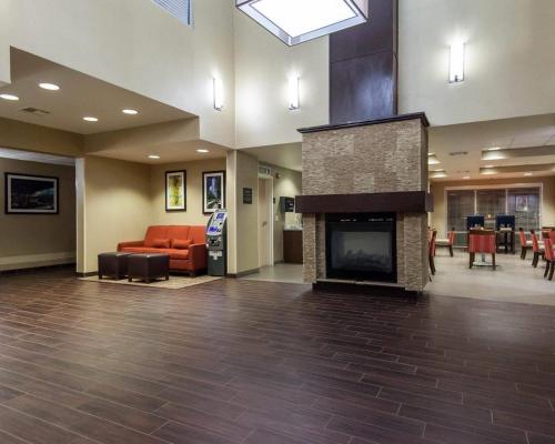 an empty lobby with a fireplace in a hospital at Comfort Suites Tulsa Central in Tulsa