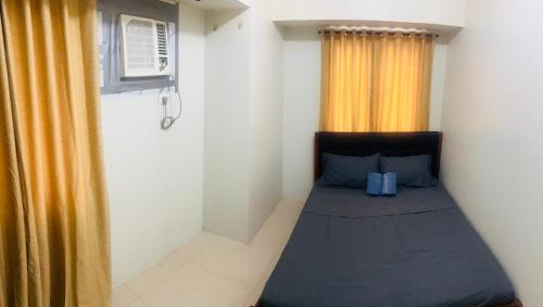 a small room with a bed and a window at New 1BR in Mandaluyong 40SQM in Manila