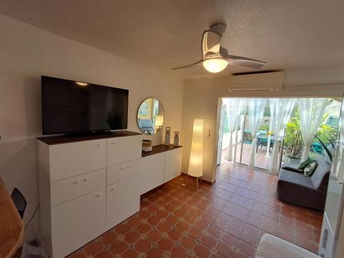 Grand Studio aux Salins - climatisation - terrasse - 90m de la mer