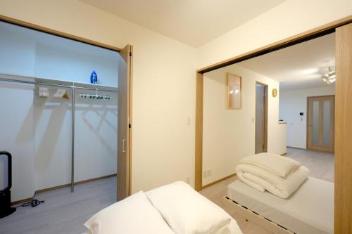 New OPEN!難波まで電車で5分!花園町駅徒歩1分!ホテルリネン使用 101