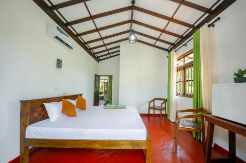 a bedroom with a bed in a room at Kataliya Villa in Ahungalla