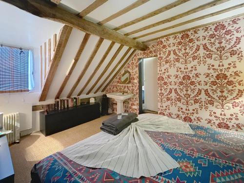 a bedroom with a large bed in a room at Le Napoléon in Compiègne