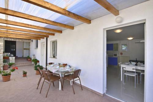 Terrace flat 300 mt from beach