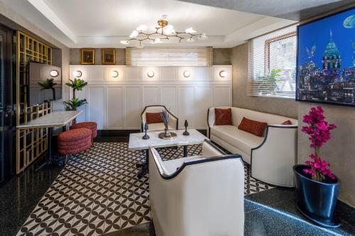 a salon with a waiting room with a couch and a table at Dareyn Boutique in Istanbul