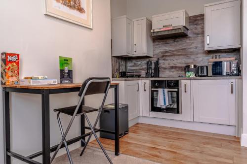 Artful flat with skyline view, Stokes Croft photo 11