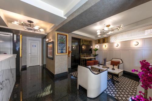 a lobby with a white couch and a table at Dareyn Boutique in Istanbul